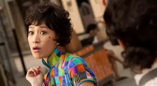 佘诗曼包租婆形象曝光72家租客演凶悍女人