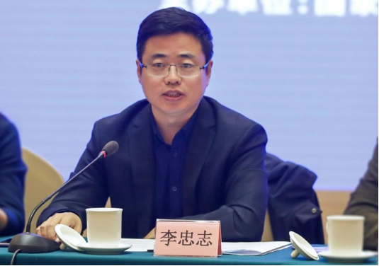 国家广播电视总局网络司副司长李忠志坦言自己收看了每一期节目,认为"