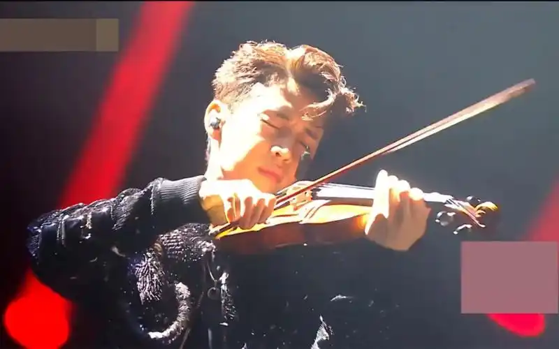 刘宪华现场封神名场面 编曲小提琴间奏《youngblood 新生力量》