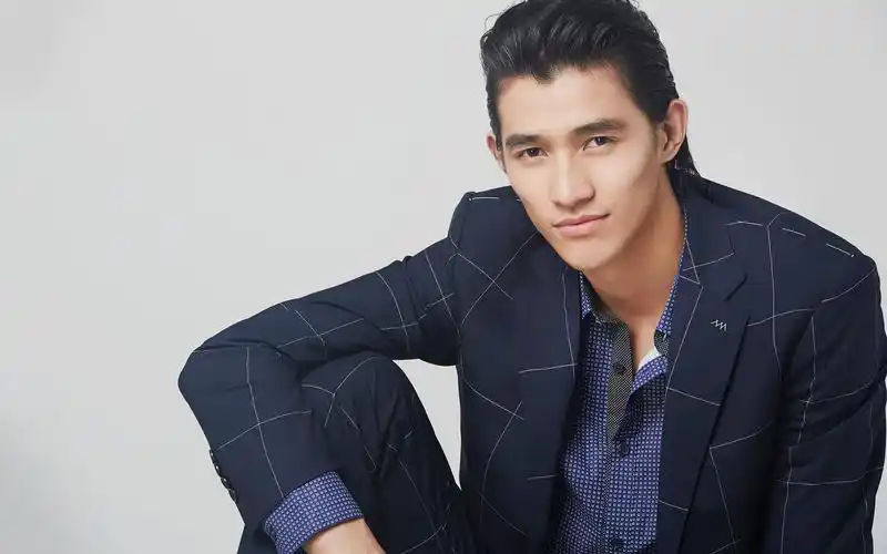 帅哥男模李子峰桌面壁纸