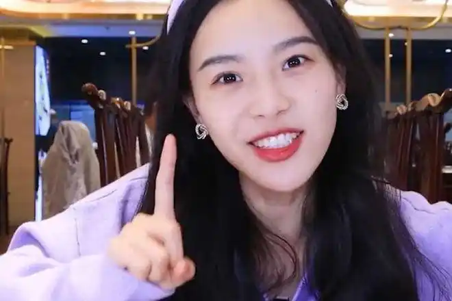 网红小贝饿了回应藕粉流产解释删评论原因晒捐款200多万记录