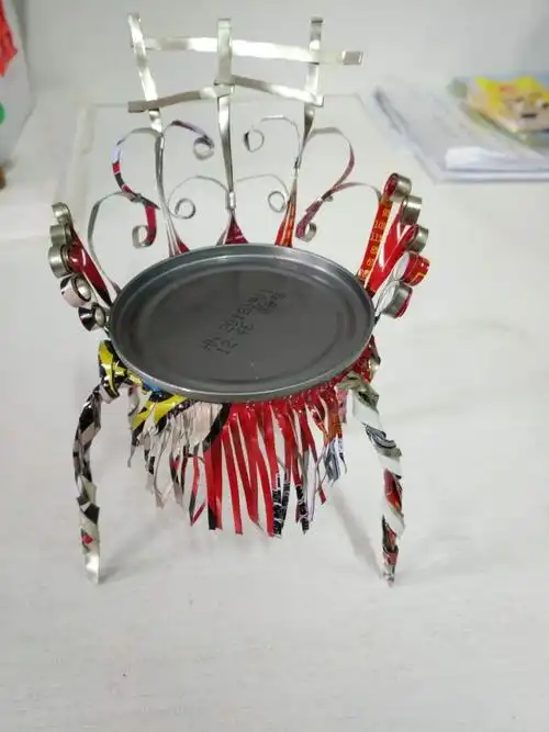 "节约是门艺术"——昌北二小零废品再利用工艺品制作活动