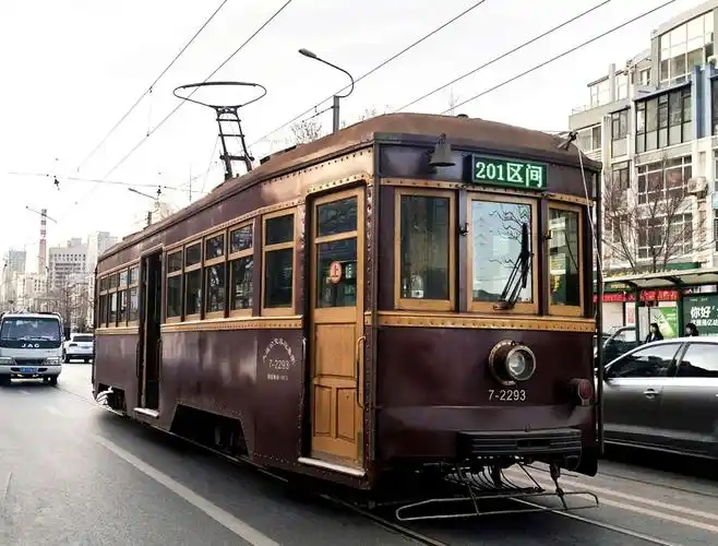 大连《城市记忆》里的有轨电车 (18/19年采拍,新老式均有),绝对是一道