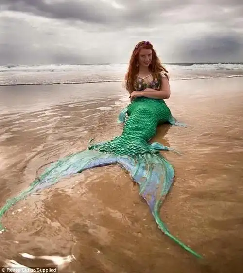 澳洲高薪美女白领辞职变身"美人鱼"