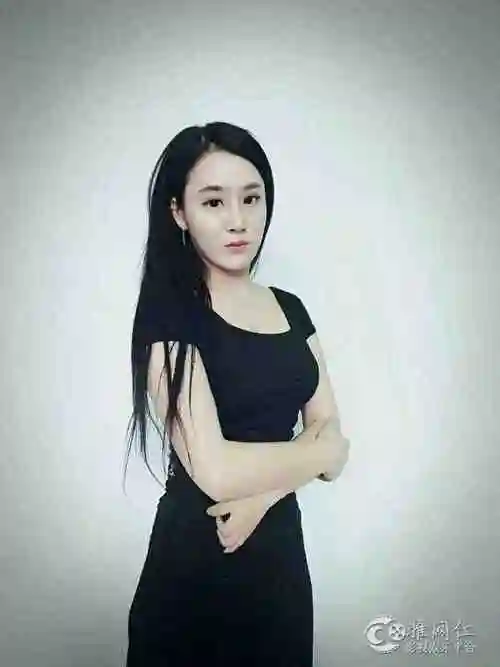 演员王雨萌生活照