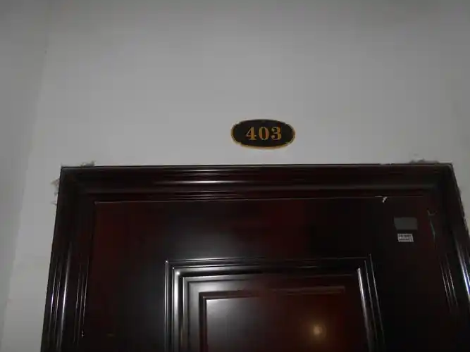 河南省南阳市高新区张衡路北侧中景门国贸12号楼2单元4层403