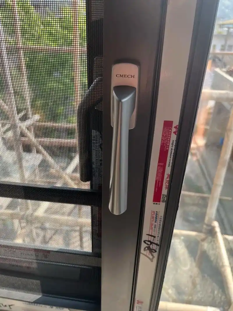 五金配件是门窗质量的一部分,我们用的是十大品牌希美克五金,铝 - 抖