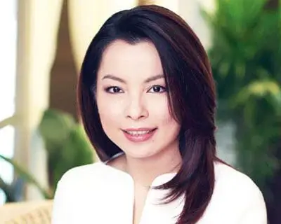 为了梦想,19岁那年独自创业,成为台中最年轻的美容室老板,以台湾为