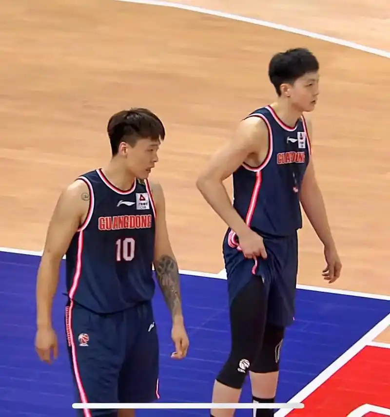 胡明轩 #赵睿胡明轩 #篮球90 #不负热爱 #cba # - 抖音