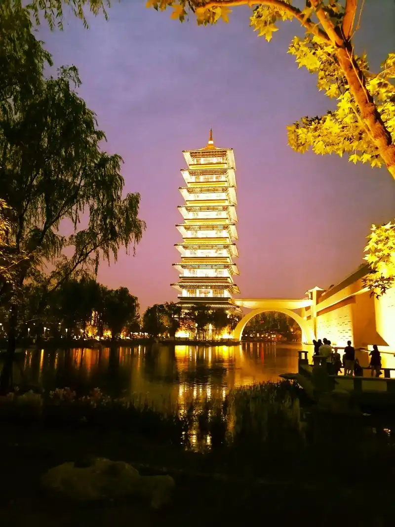 蝶恋花:扬州中国大运河博物馆夜景