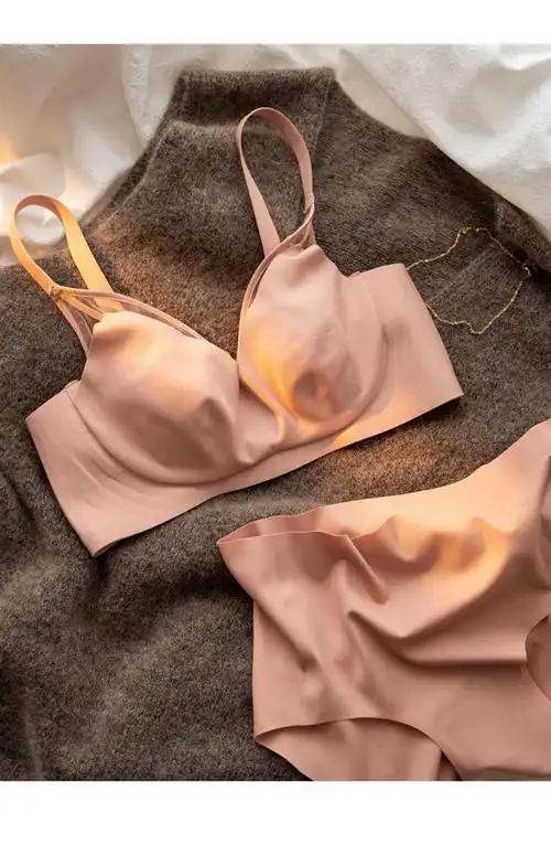 轩蝶莎日本水晶杯款无痕乳胶内衣女无钢圈兔耳朵收副乳文胸 白色 32