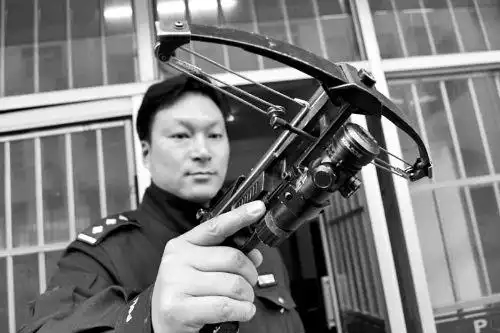 偷狗贼用手枪式激光短弩当凶器 剧毒氰化物杀狗