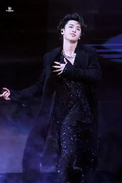 严浩翔##严浩翔叁重楼暨出道四周年演唱会##严浩翔no complaints