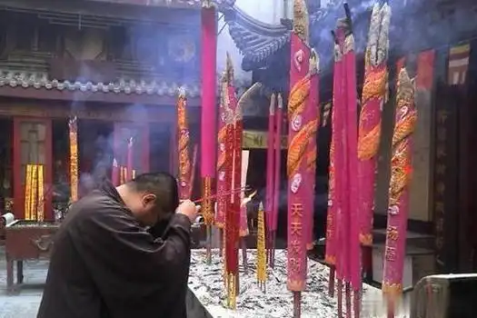 上香图片前面一根后面3根,上香图片三支