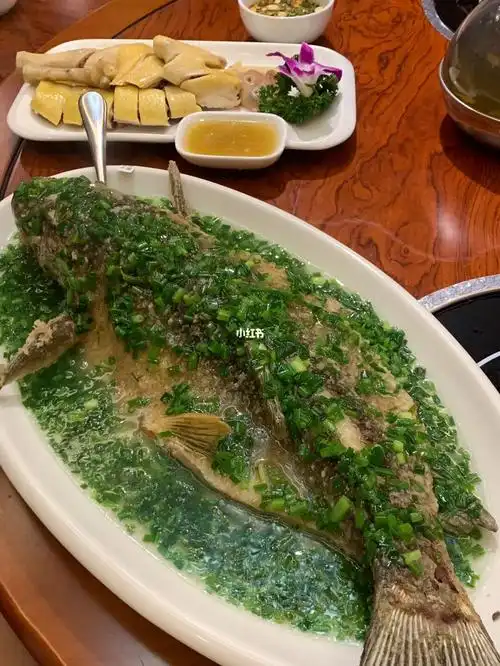 一条全是葱的葱油鱼