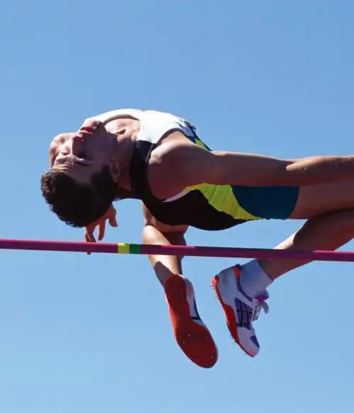 跳高是田径运动项目之一.分立定跳高和急行跳高两种.