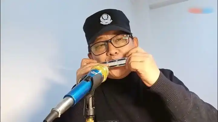 《团结就是力量》c调重音 复音 两声部, 小娟演奏王辉口琴教学4859次