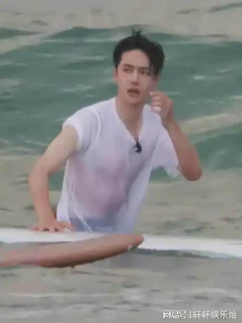 来自王一博的湿身诱惑