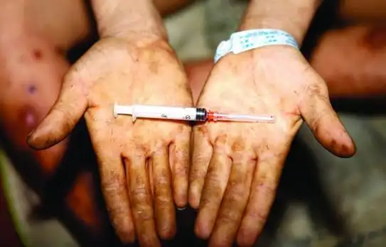 悲惨人生实拍一名吸毒者生命的最后19天