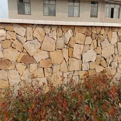 简约时尚虎皮石挡墙黄木纹垒墙石黄锈色毛石碎拼石