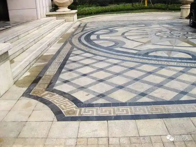 圆形广场具有较强的形式感,从而产