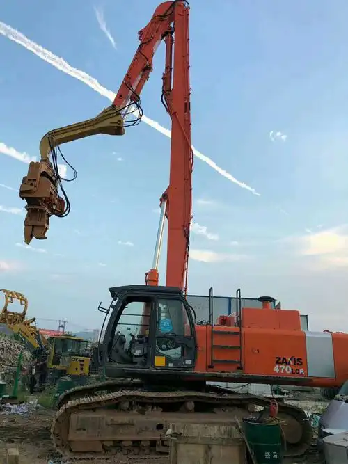 钢板桩打桩机施工