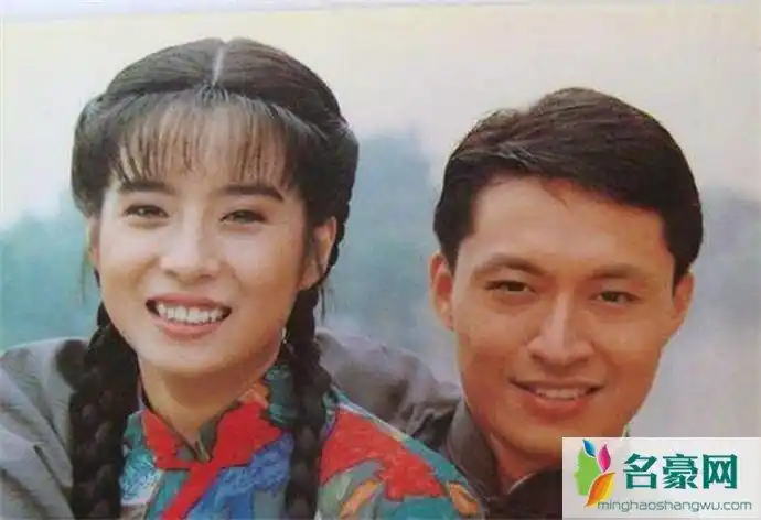 岳翎老公是谁 岳翎与老公一同逛超市被网友撞见