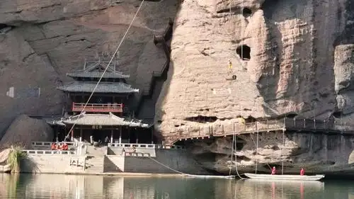 飞云阁,此处每天有三场"升棺"表演