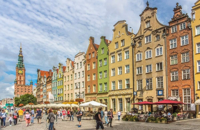 波兹南艺术大学