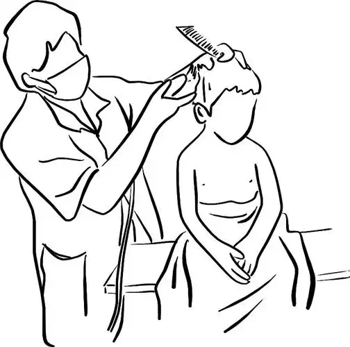 小男孩在理发店理发