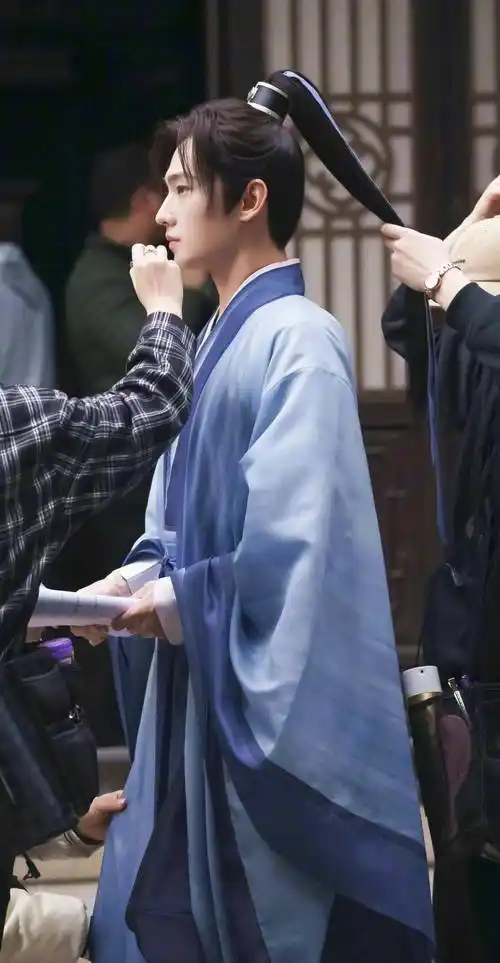 原创杨洋新剧定妆照曝光翩翩公子剑眉星目古装男神回来了