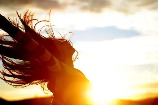 女人不可以一直傻