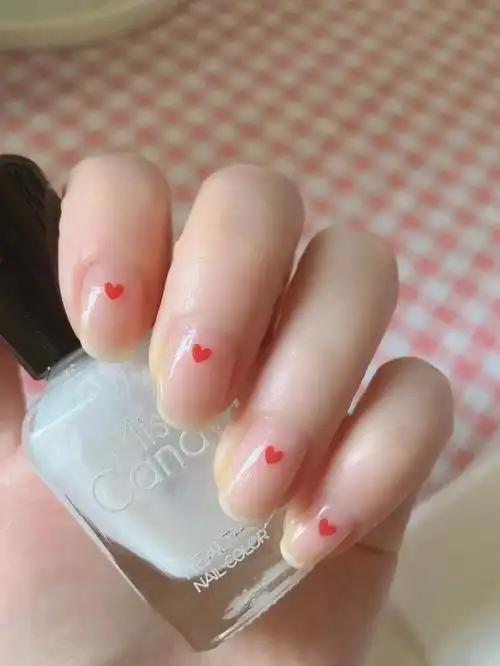 普通人自制小爱心美甲