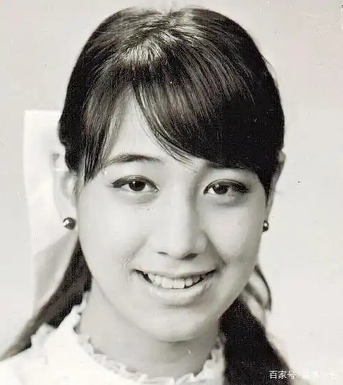 疯了又早逝的何超英曾经是那么明艳无双.