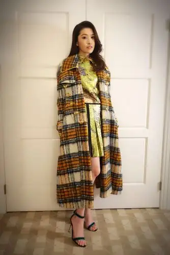 周丽淇助阵任贤齐演唱会诠释复古优雅新时尚