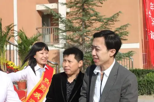 今天是香河一中七十年校庆!