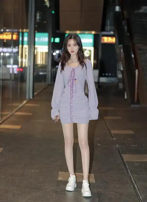 今年"露袜"正流行,新潮吸睛又时髦,关键还显腿长,日常穿真美