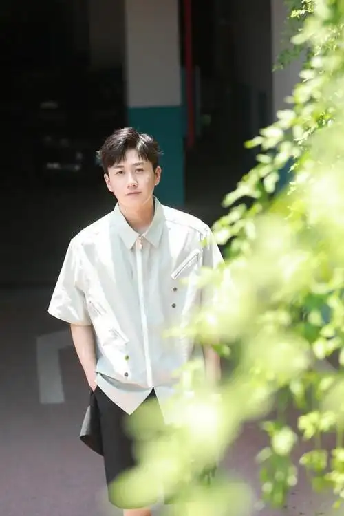 姜冠南姜冠南写真特别声明:以上内容(如有图片或视频