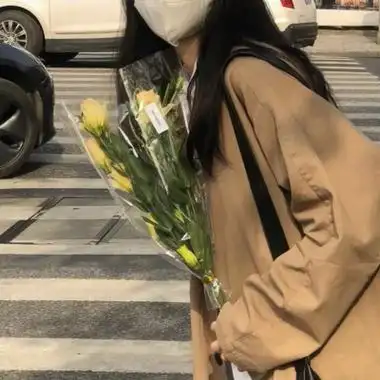 女孩和花的唯美头像 有气质的鲜花美女头像唯美高清图片_女生头像_美