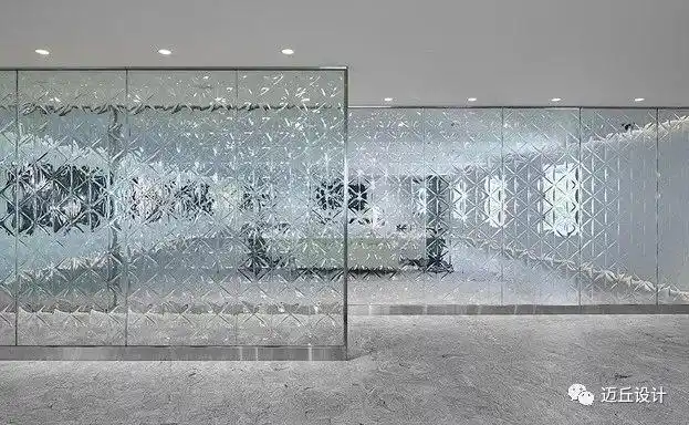 玻璃在设计中最新玩法50款
