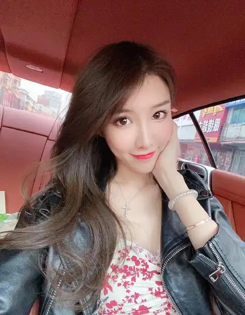 原创太幸福郭艾伦女友晒新照肤白貌美很迷人穿衣宽松展现大长腿