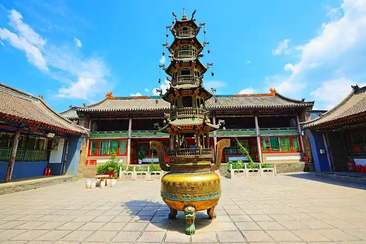 山西五台山菩萨顶万佛阁塔院寺大文殊寺黛螺顶环穿全程56公里海拔最高