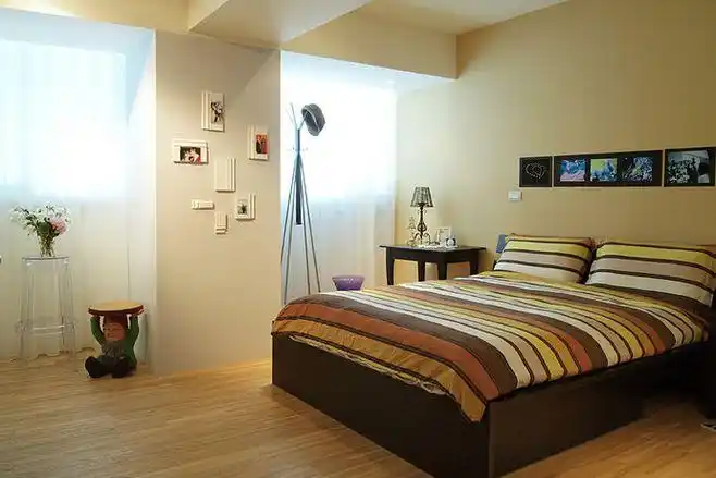 一室一厅小户型35平方米现代简约风格家庭卧室床灯具装修效果图