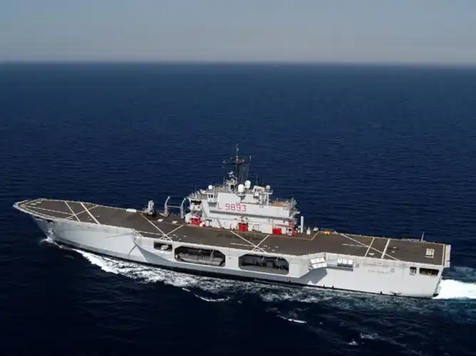 非洲国家不差钱 购买意大利直升机"航母"