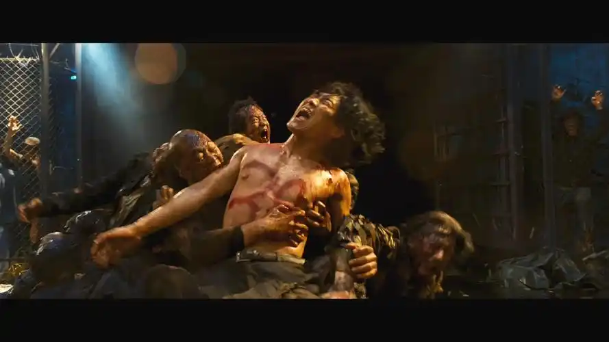 《釜山行2》:大战僵尸和兵痞