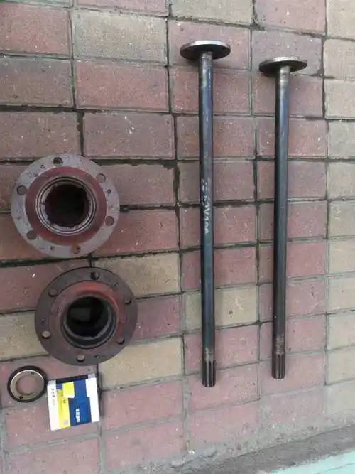 原厂东风多利卡后桥半轴