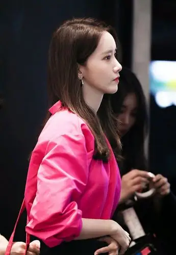 少女时代六人合体,林允儿门面身份名副其实,没成想却被c位抢镜