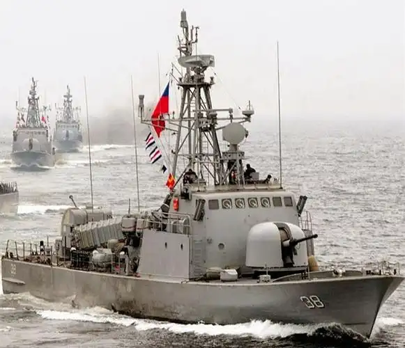 到2002年德国先后将剩余的15艘导弹艇出售给希腊,埃及,智利,另有3艘被