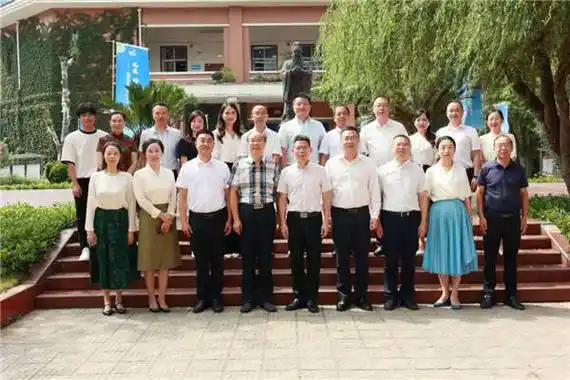 在总结会上,崇州市教育局党组书记,局长伍建光指出,本次活动是"问道寻