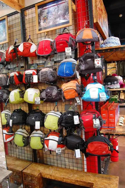 [伟宇户外休闲用品] 邀请专家对店铺陈列指点